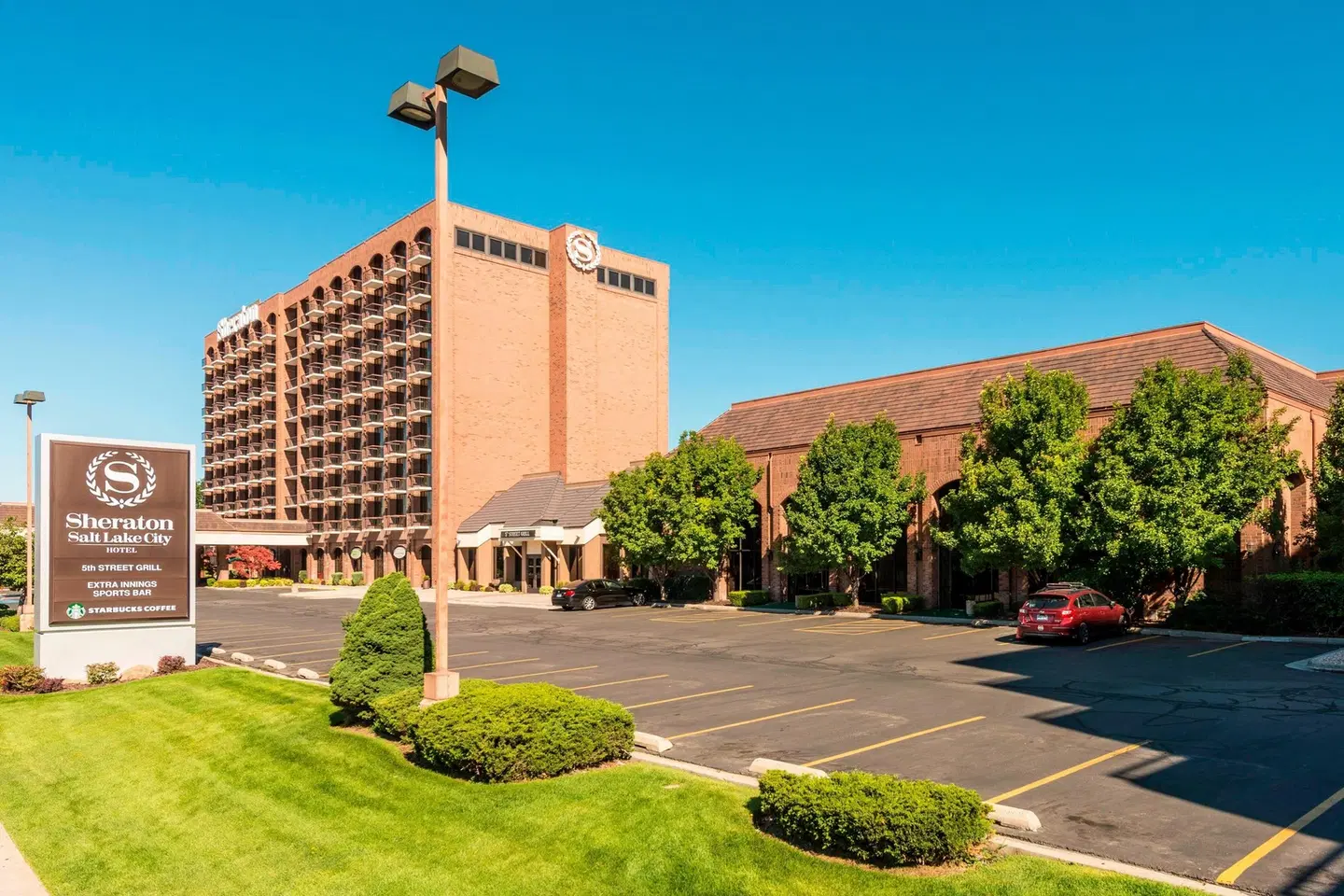 Sheraton Salt Lake City Hotel EXTERIOR