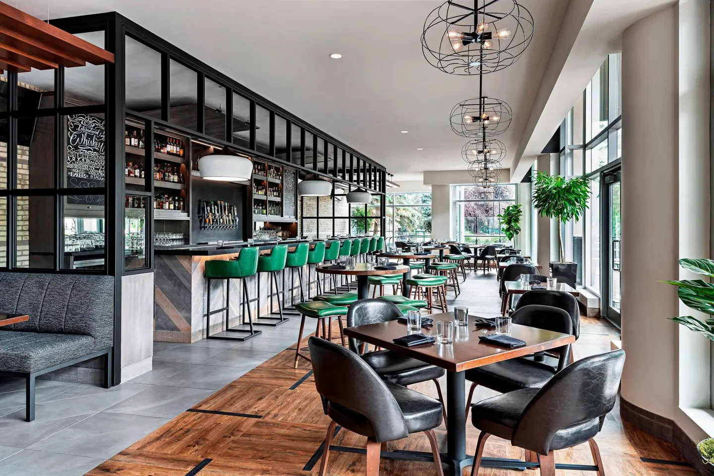 Sheraton Suites Calgary Eau Claire Bar