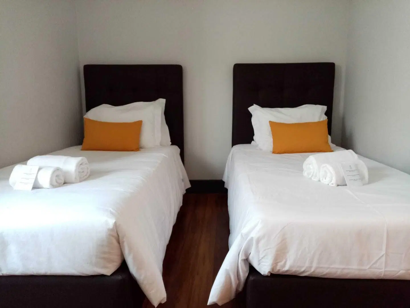 Villa Caparica Hostel ROOM_EXAMPLE