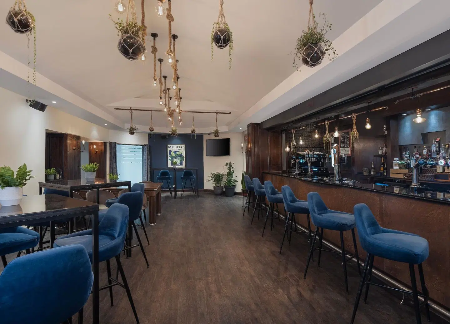 Delta Hotels by Marriott Swindon Bar