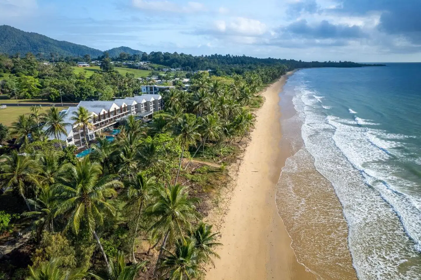 Castaways Resort & Spa On Mission Beach Strand