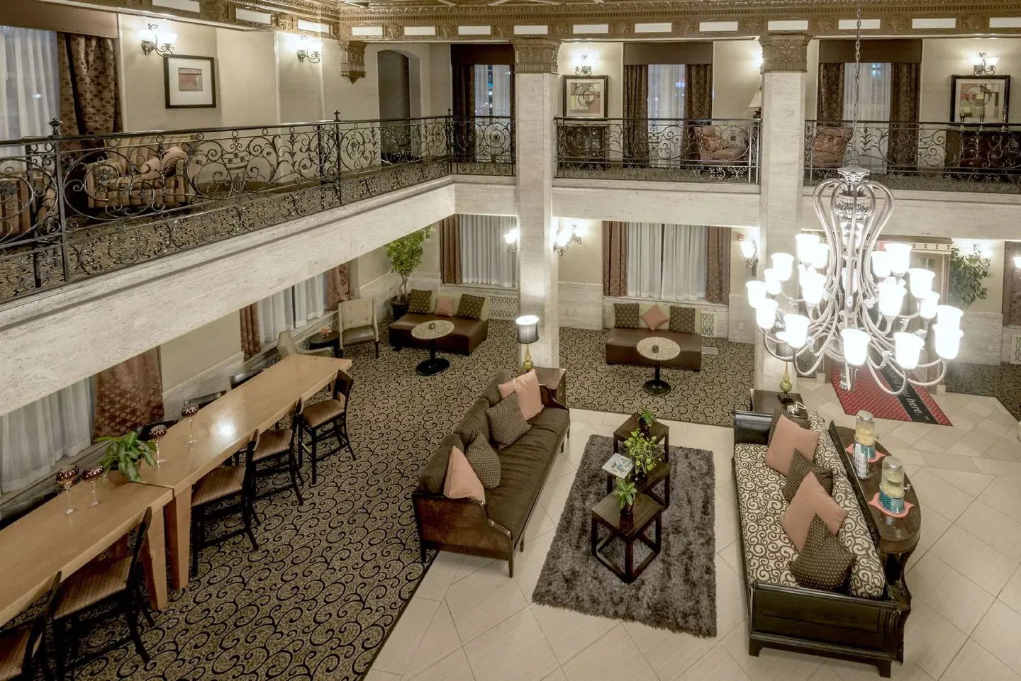 Hampton Inn & Suites Montgomery-Downtown Bar