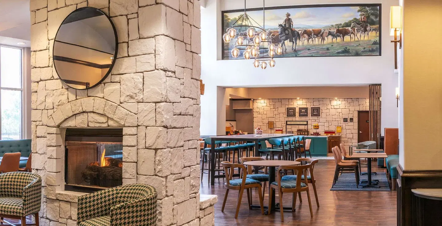 Hampton Inn & Suites Boerne Bar