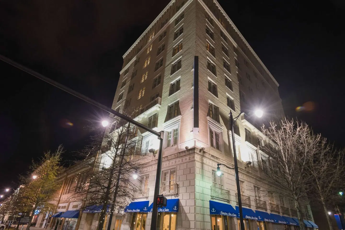 Hampton Inn & Suites Montgomery-Downtown EXTERIOR