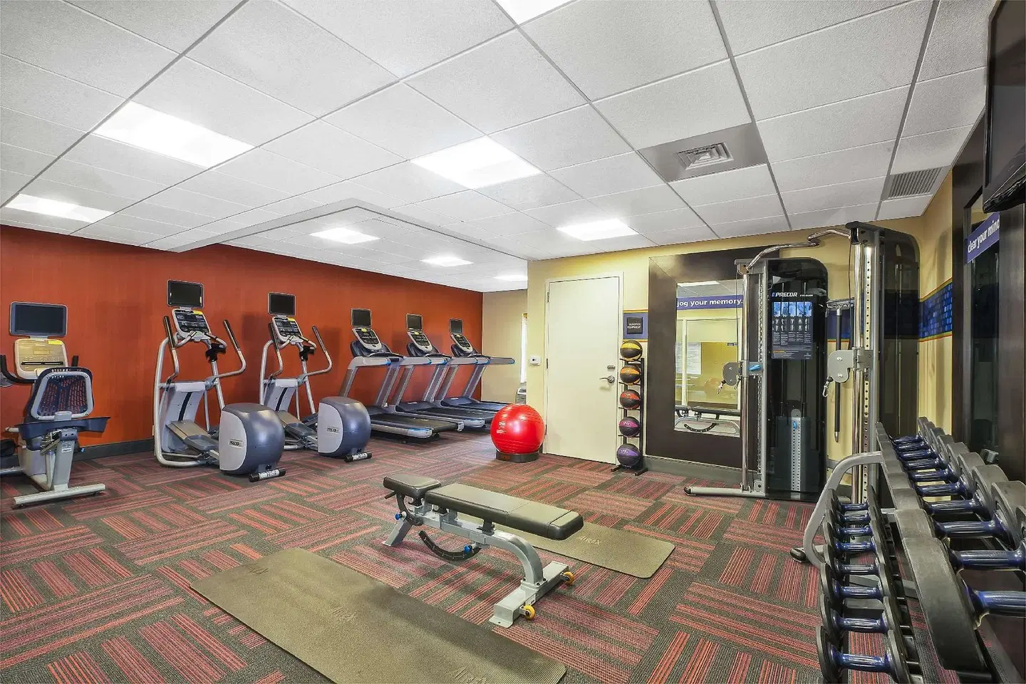 Hampton Inn & Suites Madison - West SPORTS_AND_LEISURE