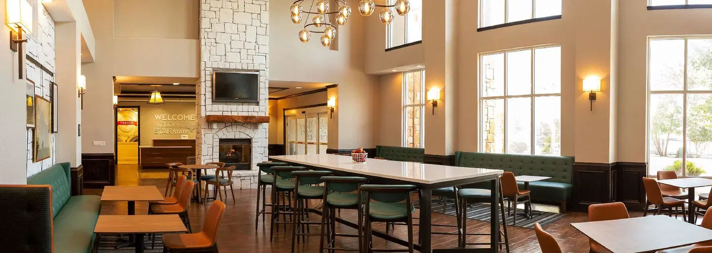 Hampton Inn & Suites Boerne Bar