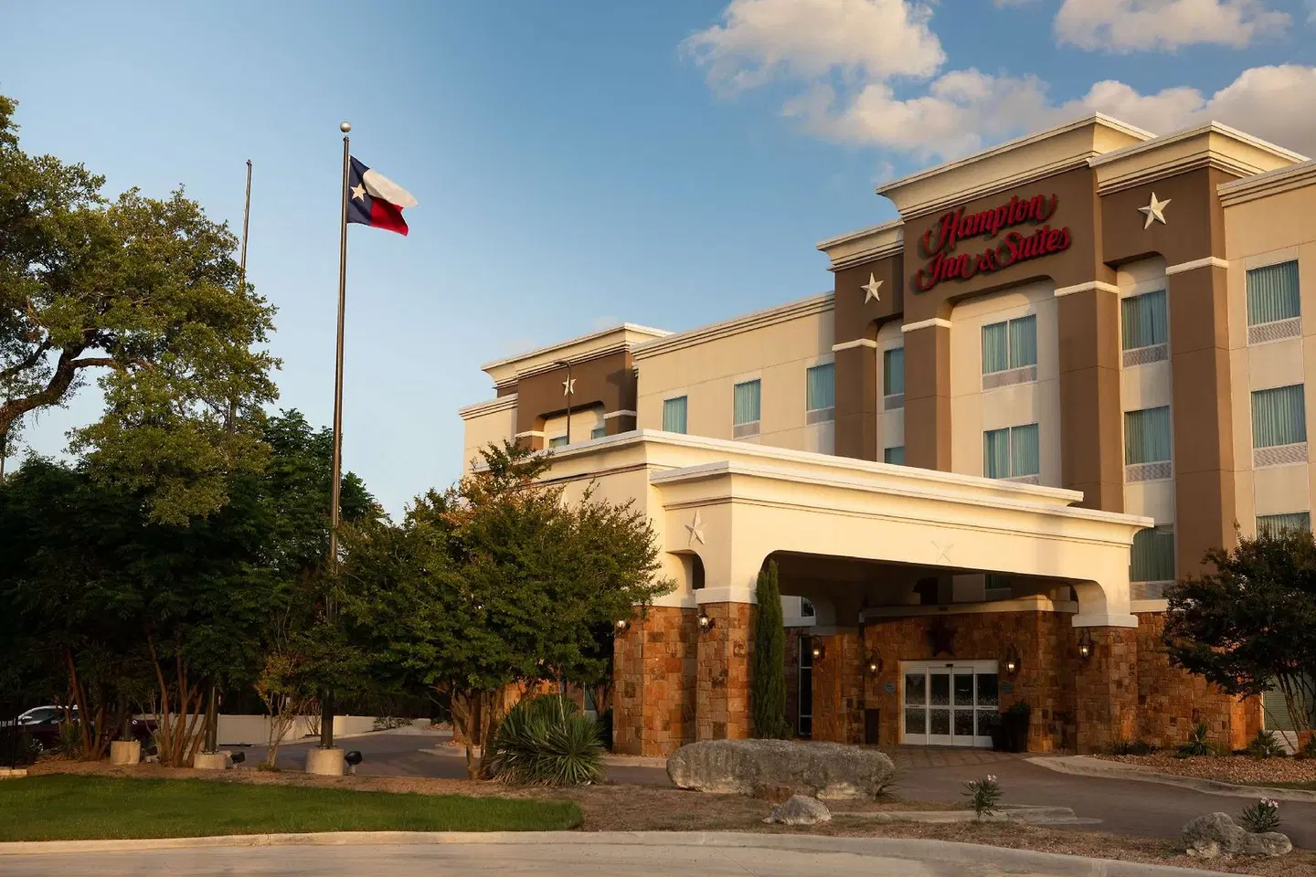 Hampton Inn & Suites Boerne EXTERIOR