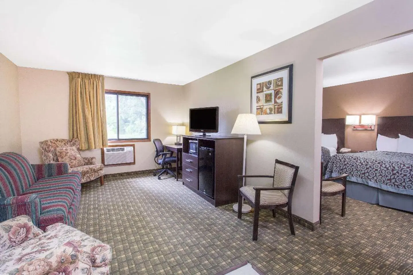 Days Inn & Suites by Wyndham Waterloo ROOM_EXAMPLE
