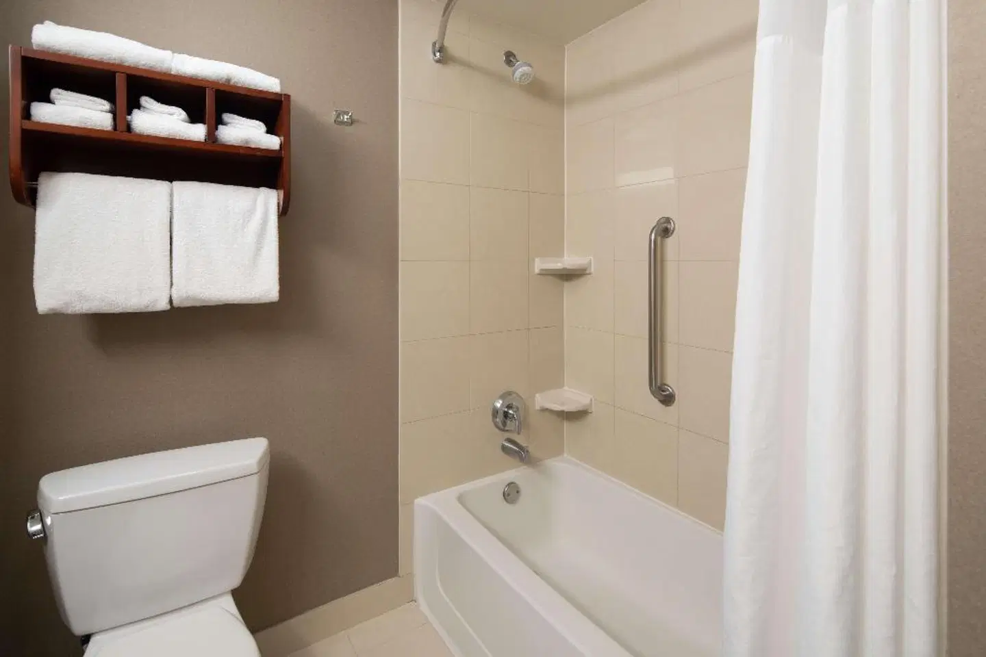Hampton Inn Visalia Badezimmer
