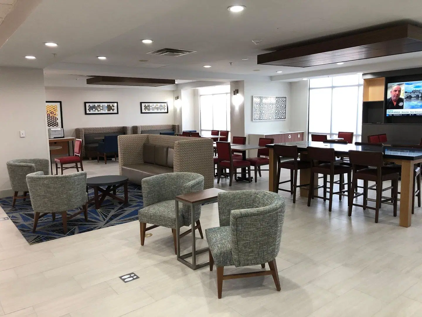 Holiday Inn Express Hillsboro I-35 by IHG Bar
