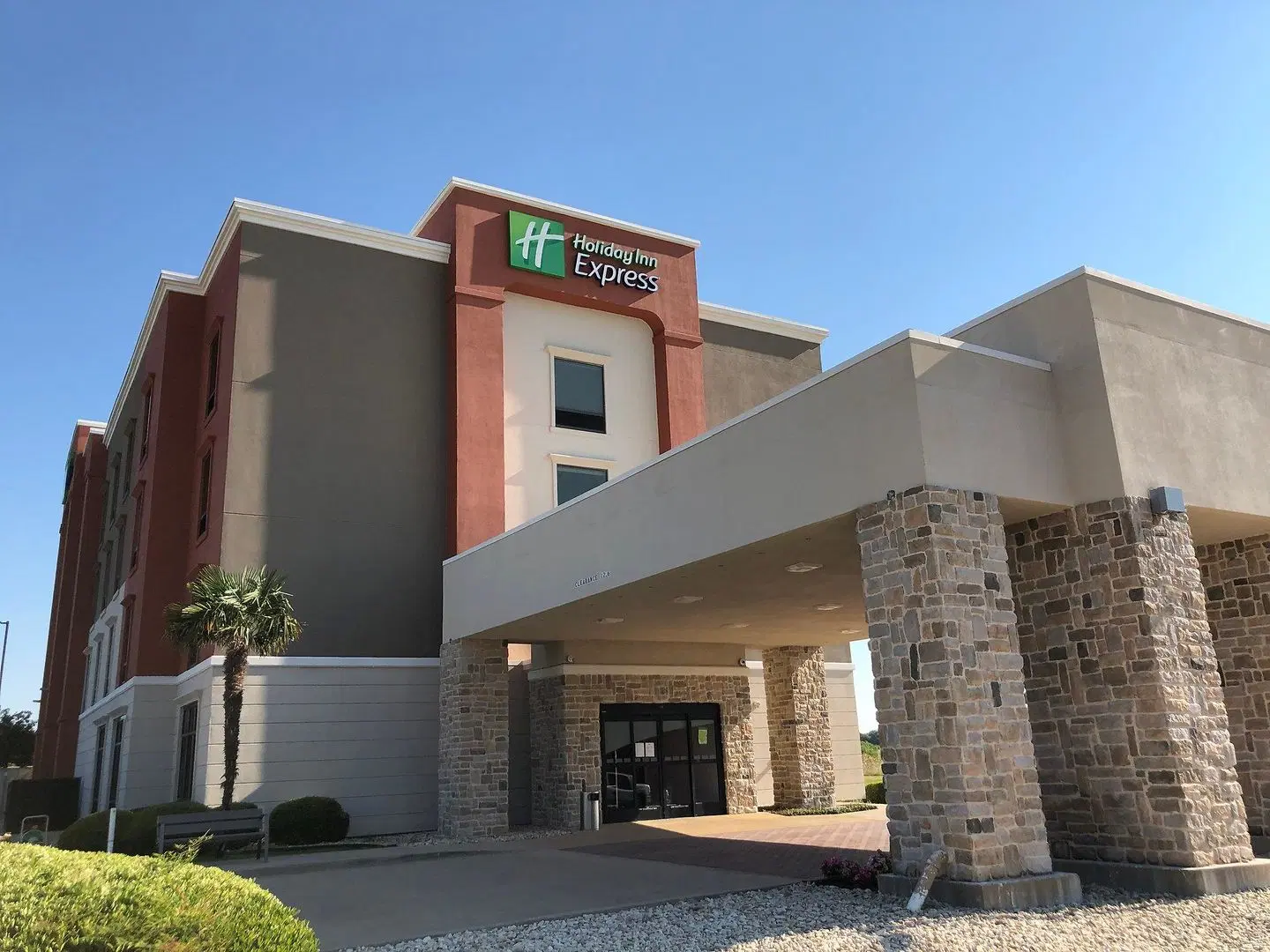 Holiday Inn Express Hillsboro I-35 by IHG EXTERIOR