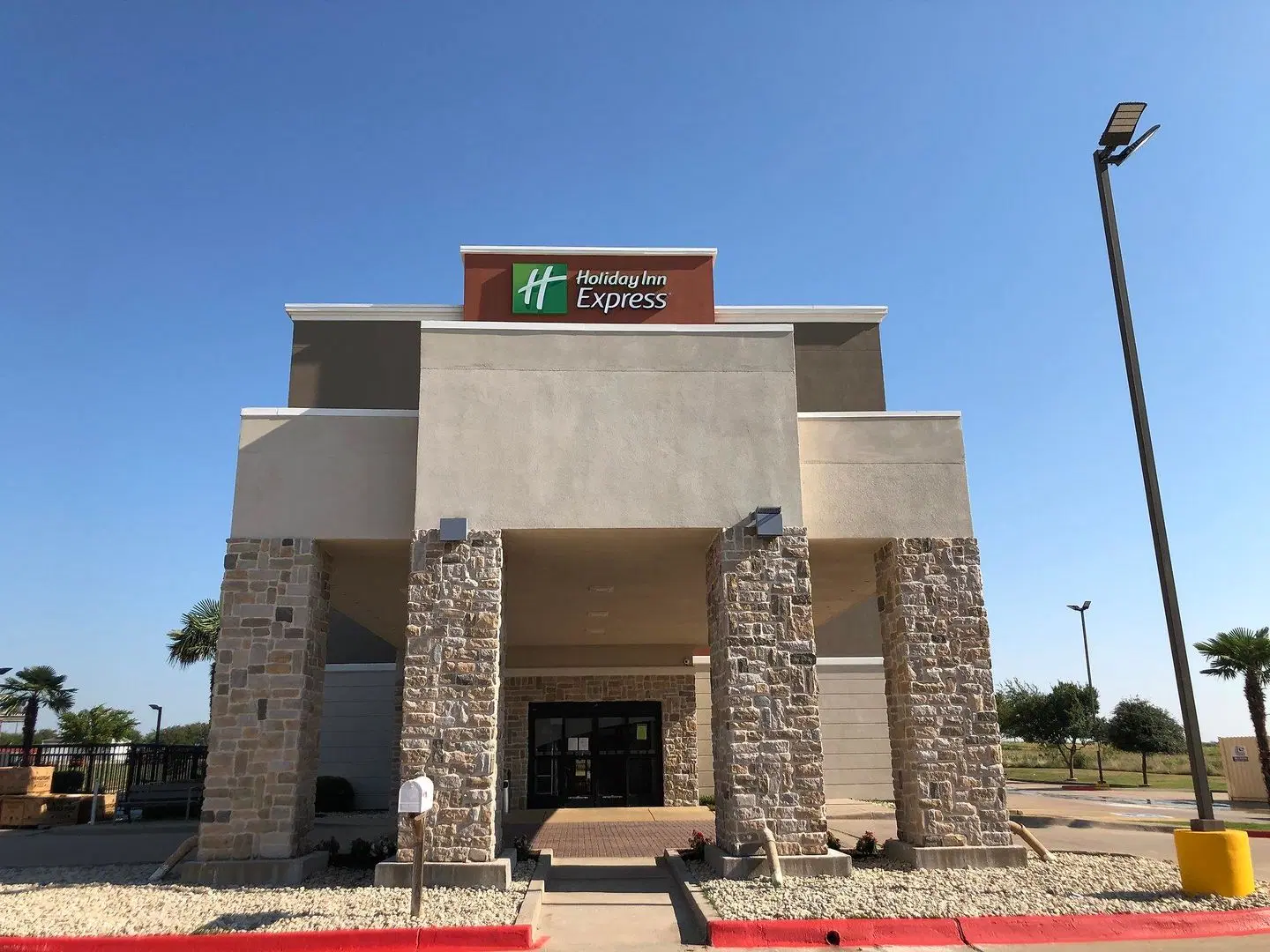 Holiday Inn Express Hillsboro I-35 by IHG EXTERIOR