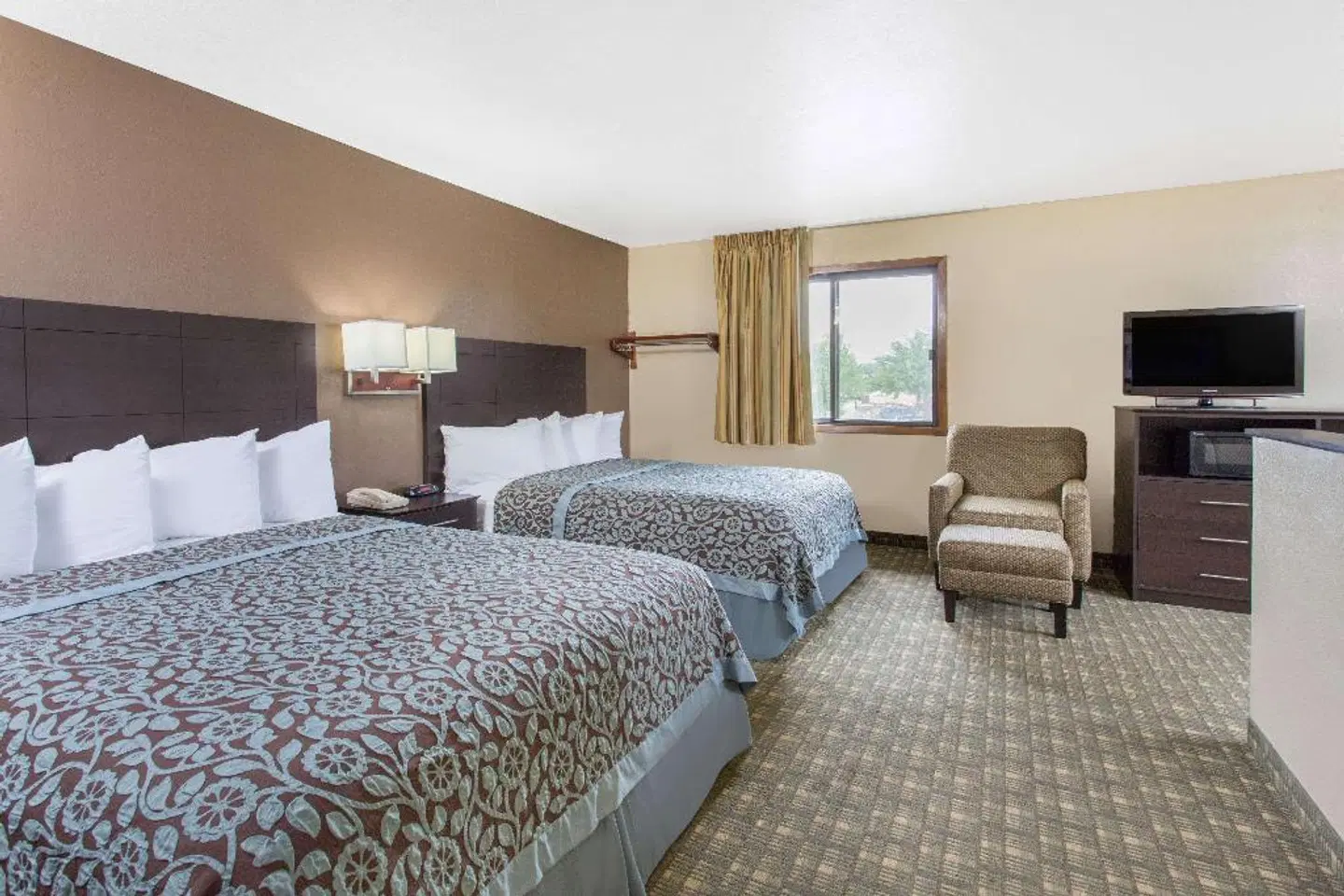 Days Inn & Suites by Wyndham Waterloo ROOM_EXAMPLE