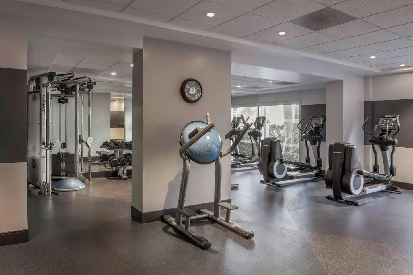 Four Points by Sheraton Los Angeles Westside SPORTS_AND_LEISURE