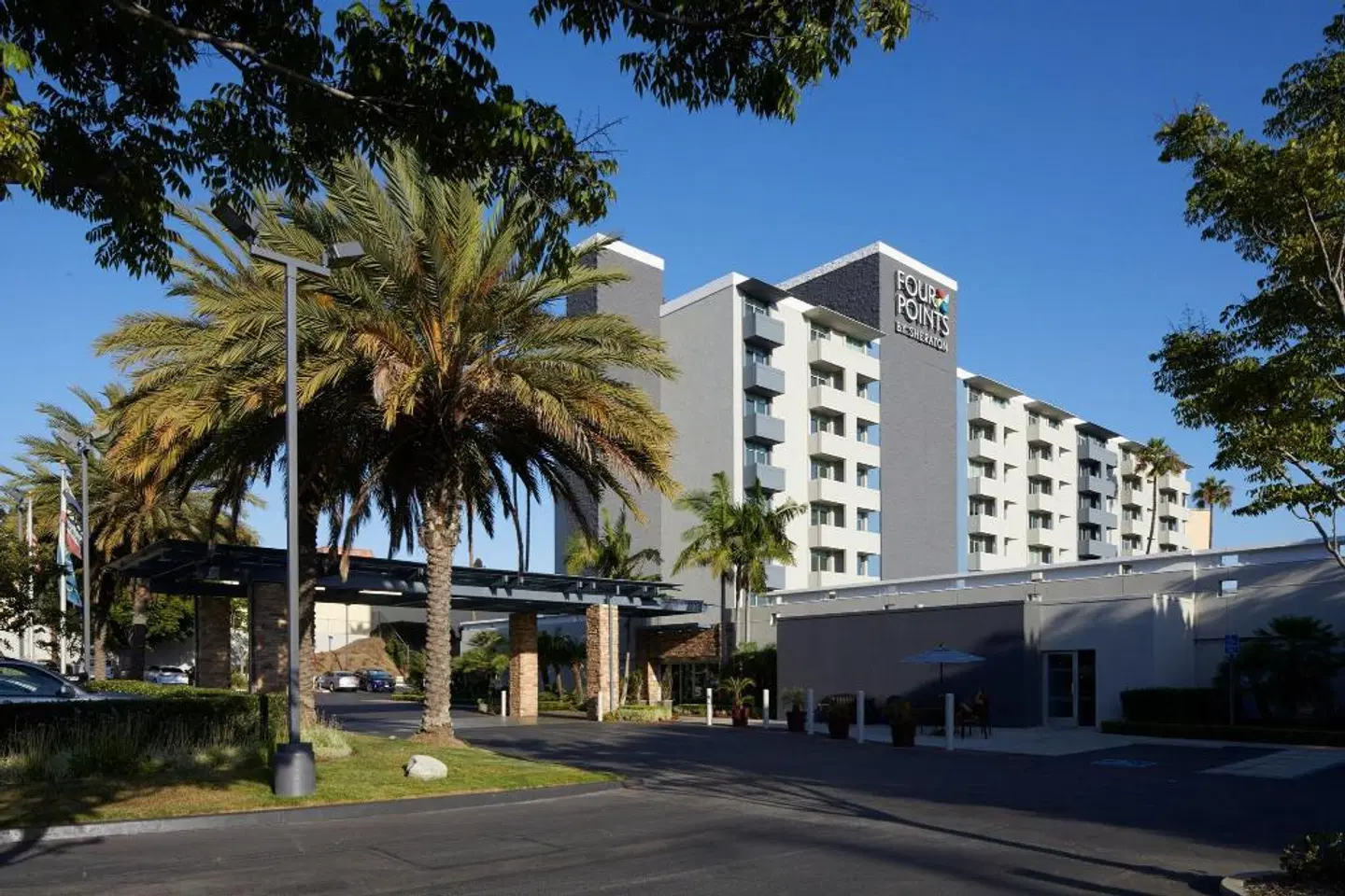 Four Points by Sheraton Los Angeles Westside EXTERIOR