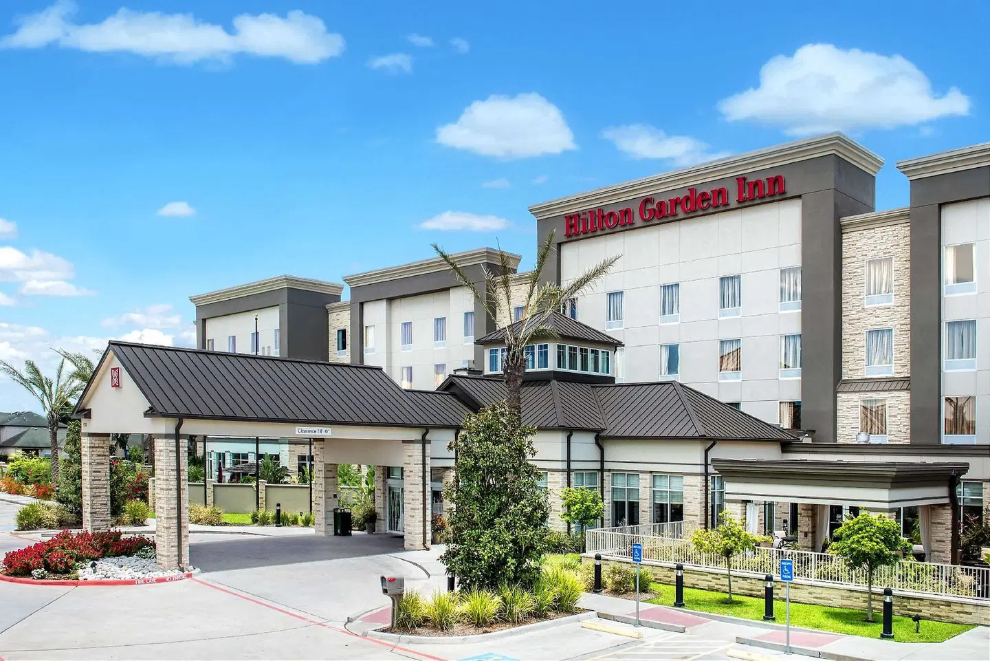 Hilton Garden Inn Victoria EXTERIOR