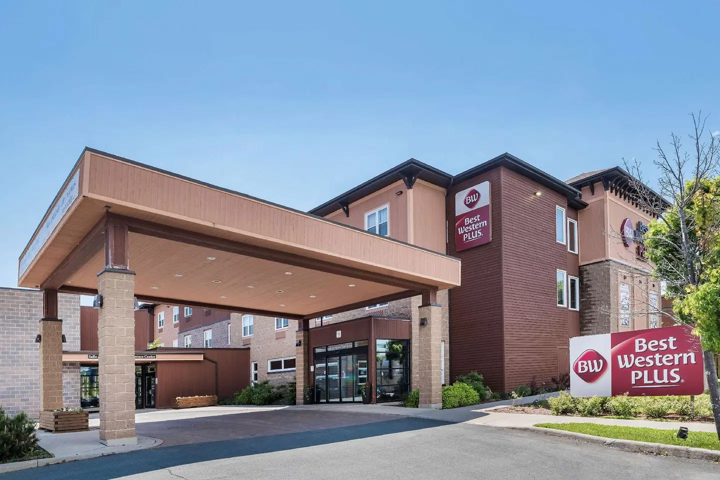 Best Western Plus Bathurst Hotel & Suites EXTERIOR