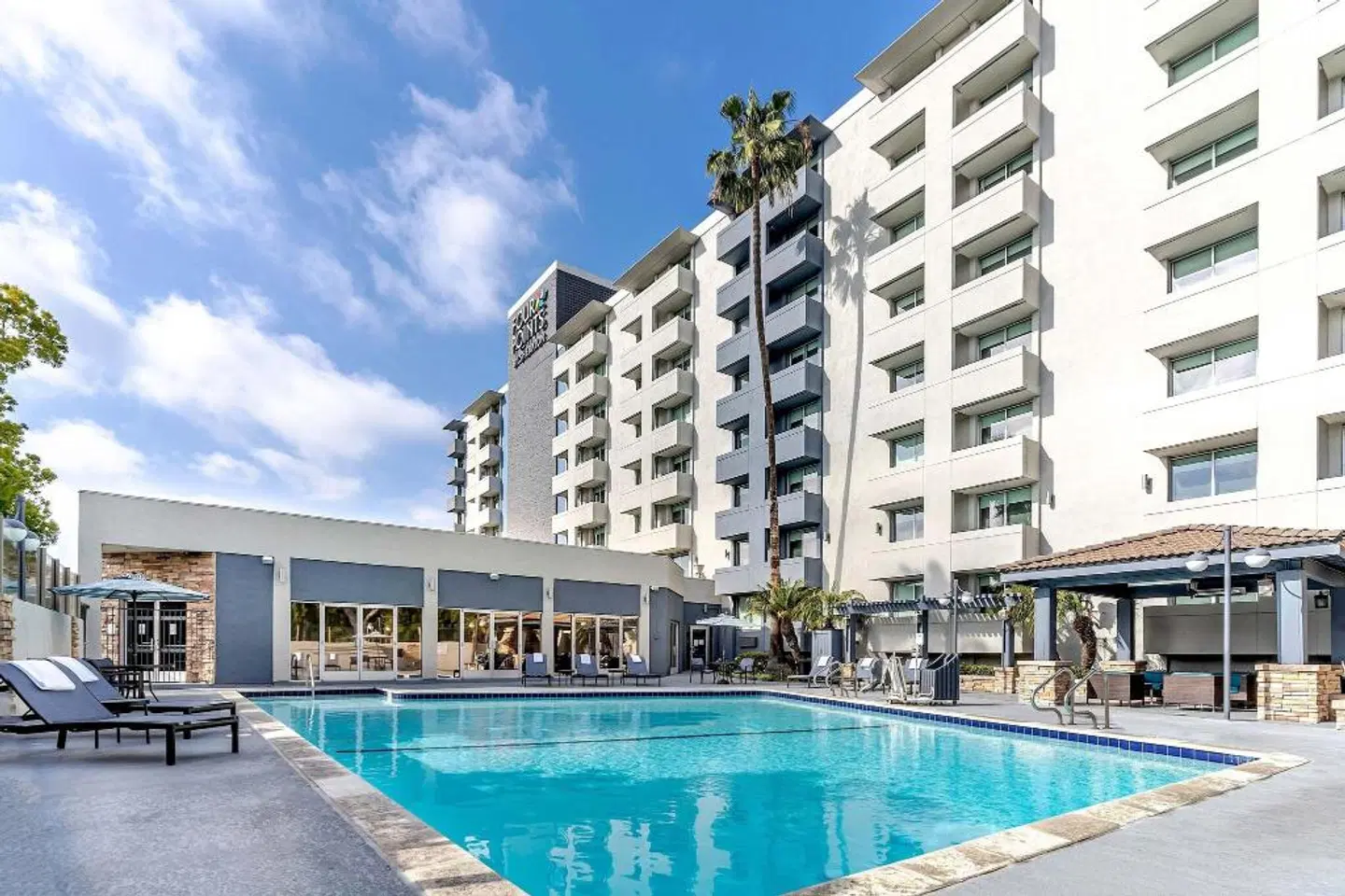 Four Points by Sheraton Los Angeles Westside OUTDOOR_POOL