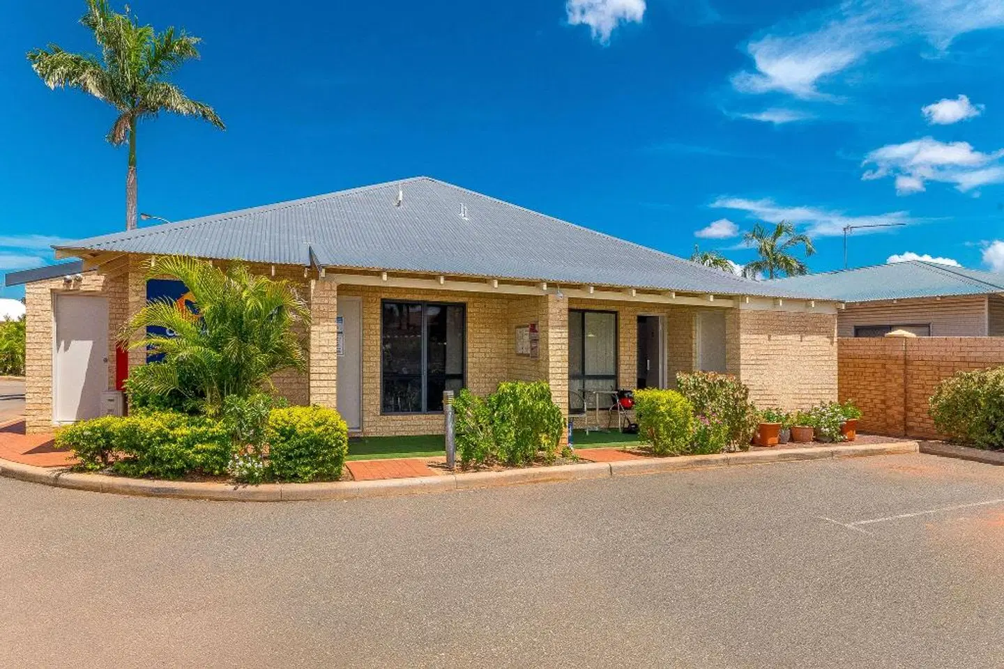 Comfort Inn & Suites Karratha EXTERIOR