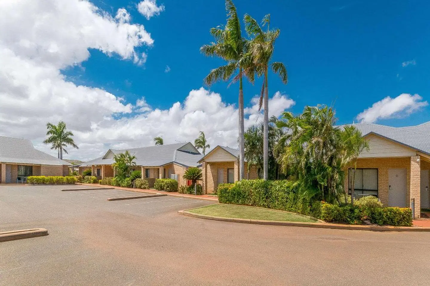 Comfort Inn & Suites Karratha EXTERIOR