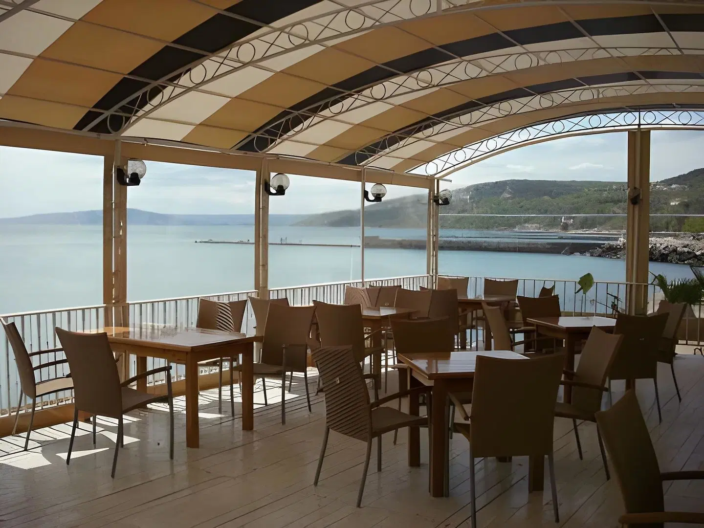 White House Family Hotel Restaurant