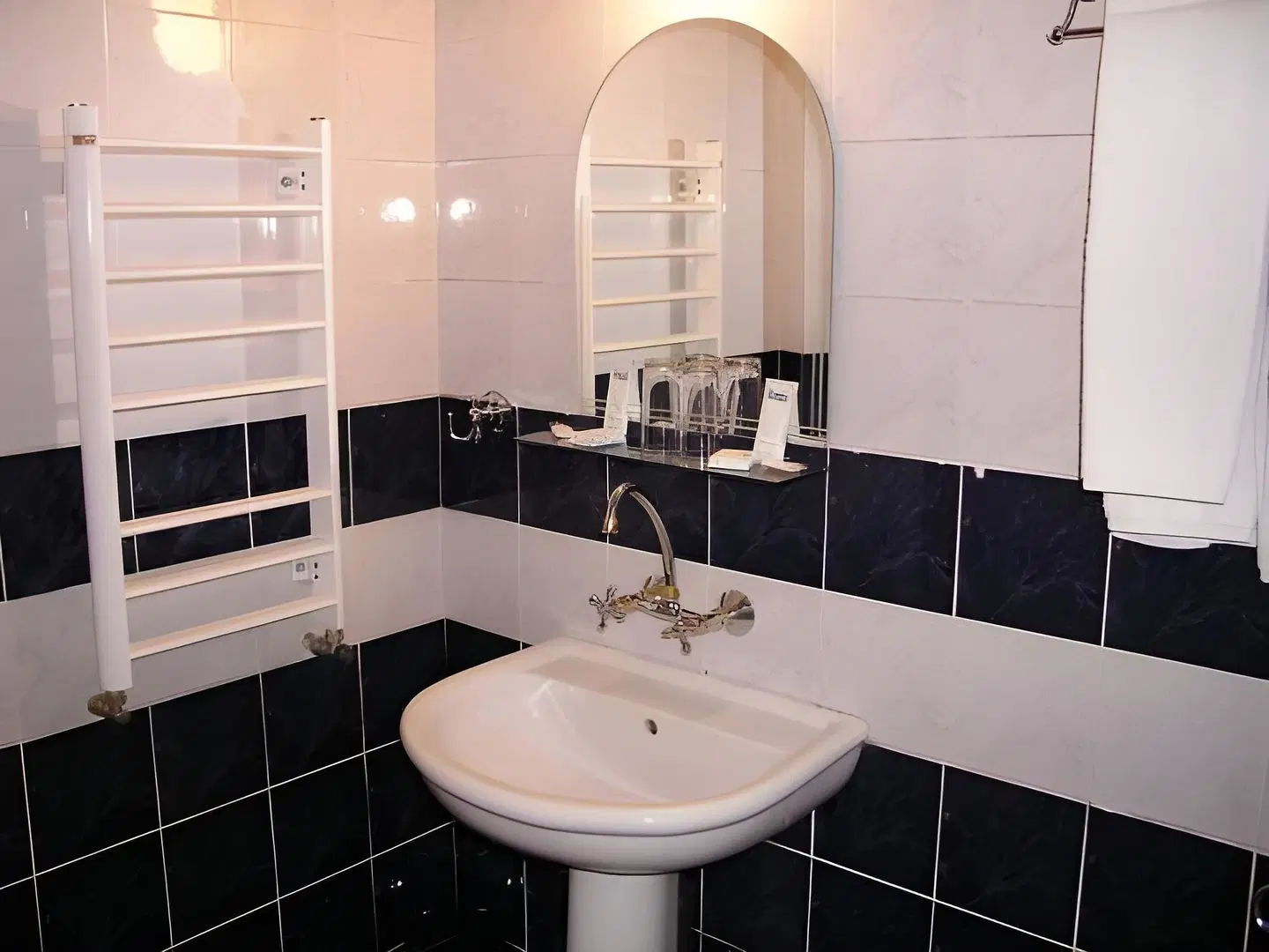White House Family Hotel Badezimmer