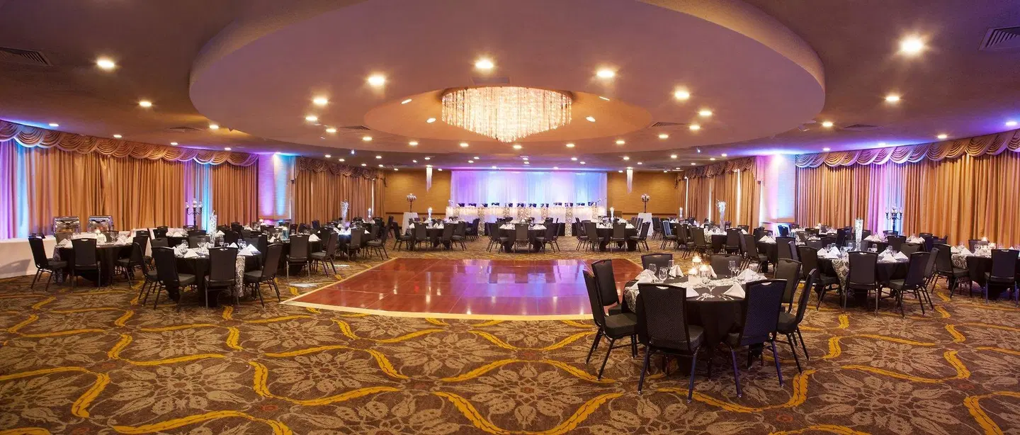 Holiday Inn Sioux Falls-City Centre by IHG Bar