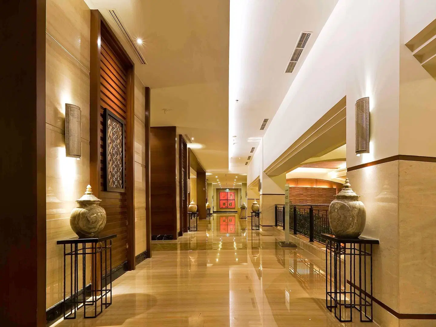Novotel Semarang Hotel Bar