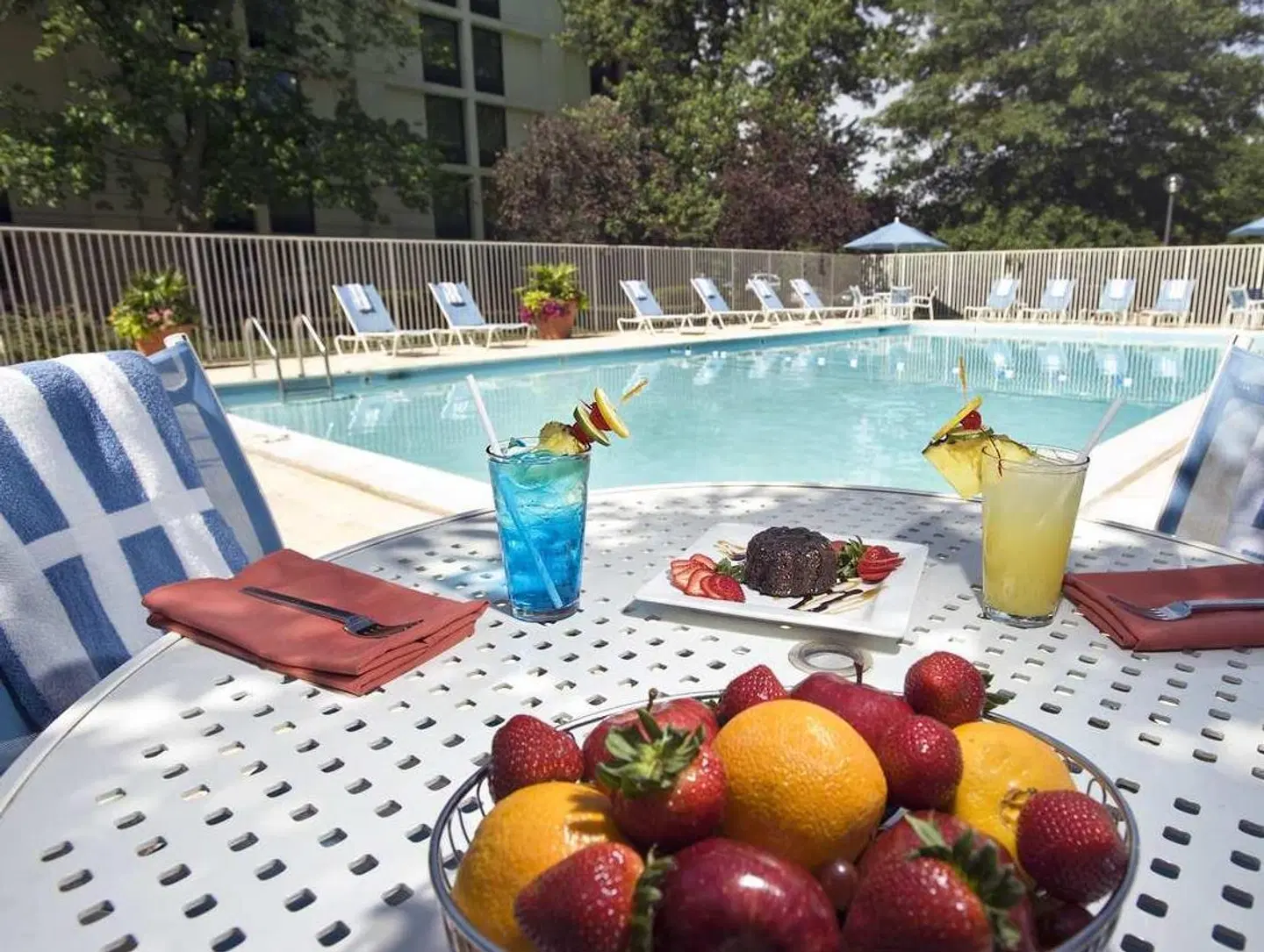 DoubleTree by Hilton BWI Airport Hotel OUTDOOR_POOL