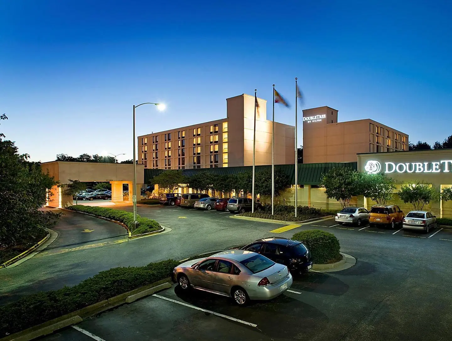 DoubleTree by Hilton BWI Airport Hotel EXTERIOR