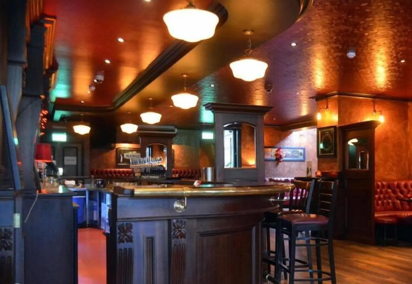 Woodfield House Bar