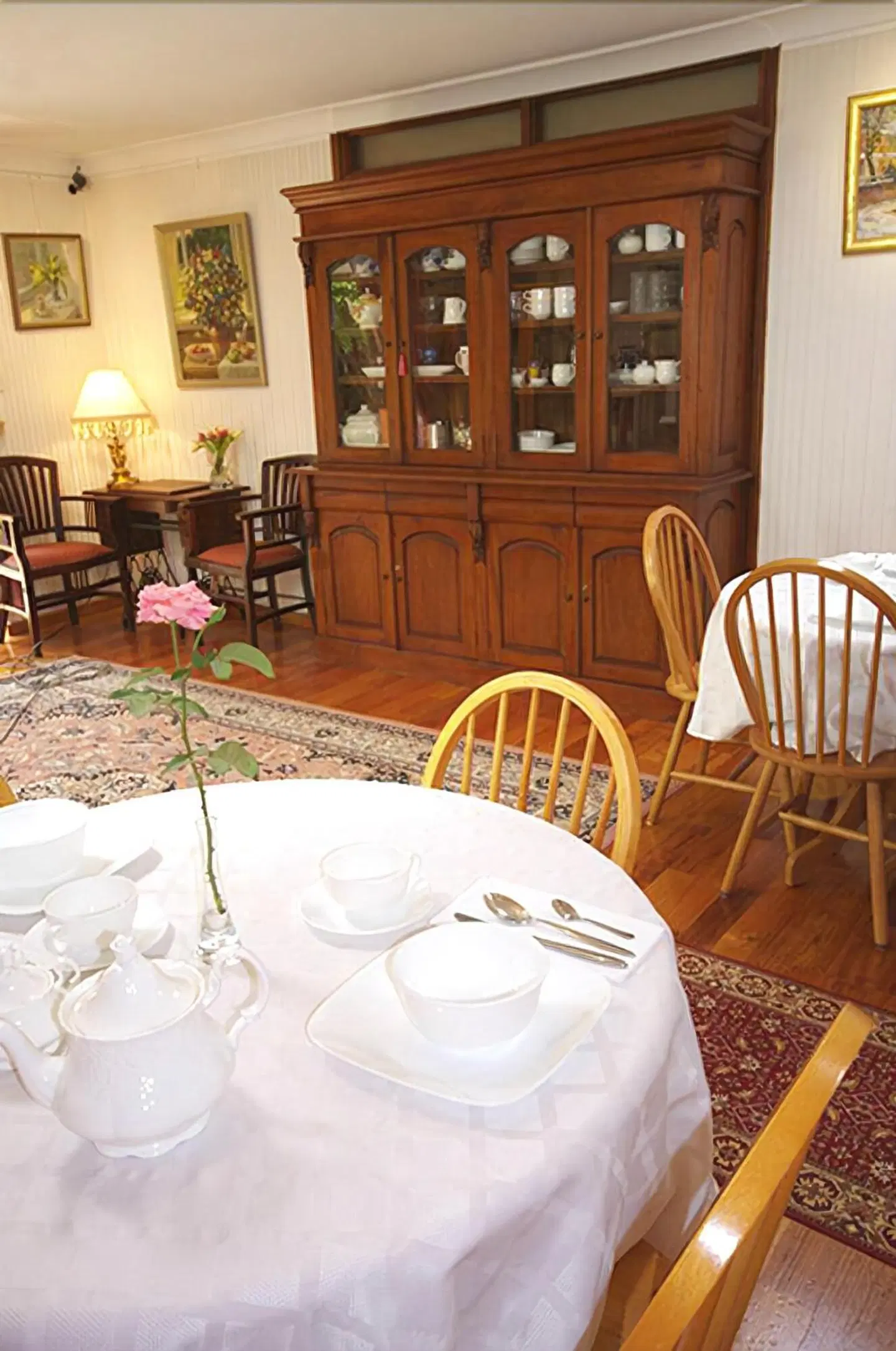 Astoria Retreat Bed & Breakfast Restaurant