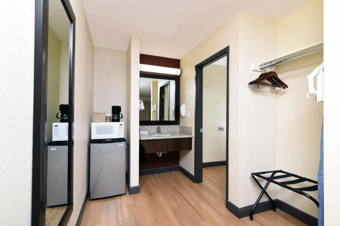Red Roof Inn Bakersfield ROOM_EXAMPLE