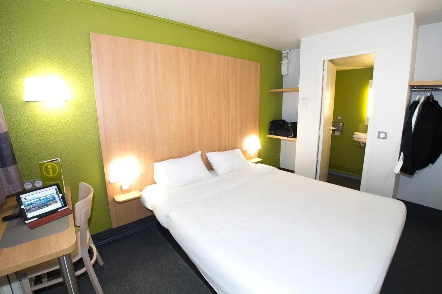 Kyriad Direct Poitiers - Gare du Futuroscope ROOM_EXAMPLE