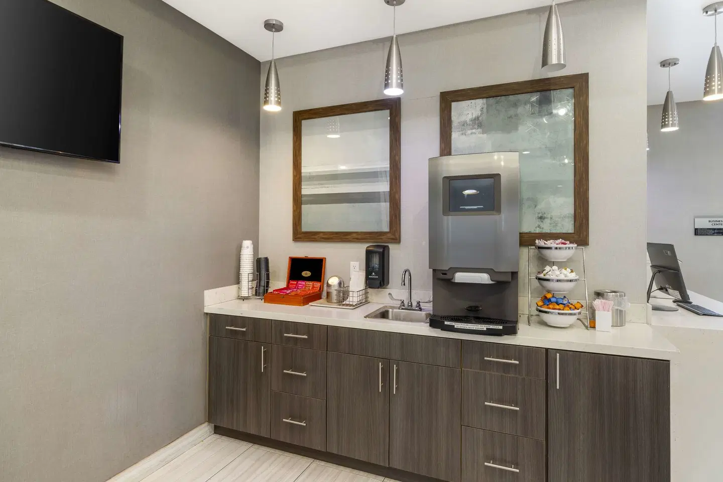 Best Western Plus Gardena Inn & Suites ROOM_EXAMPLE