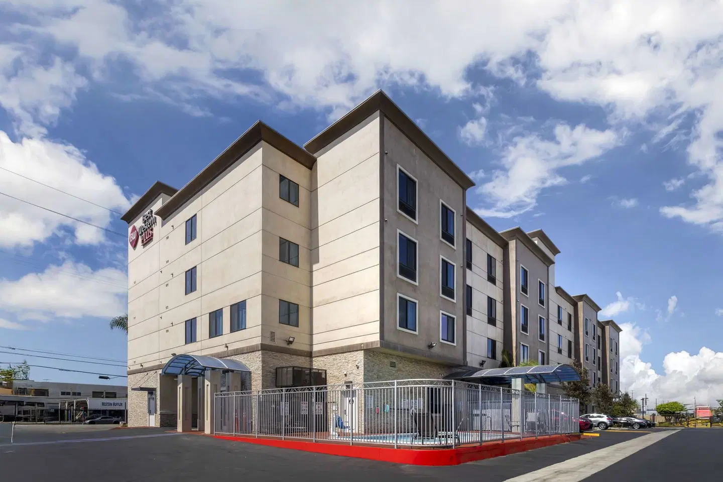 Best Western Plus Gardena Inn & Suites EXTERIOR