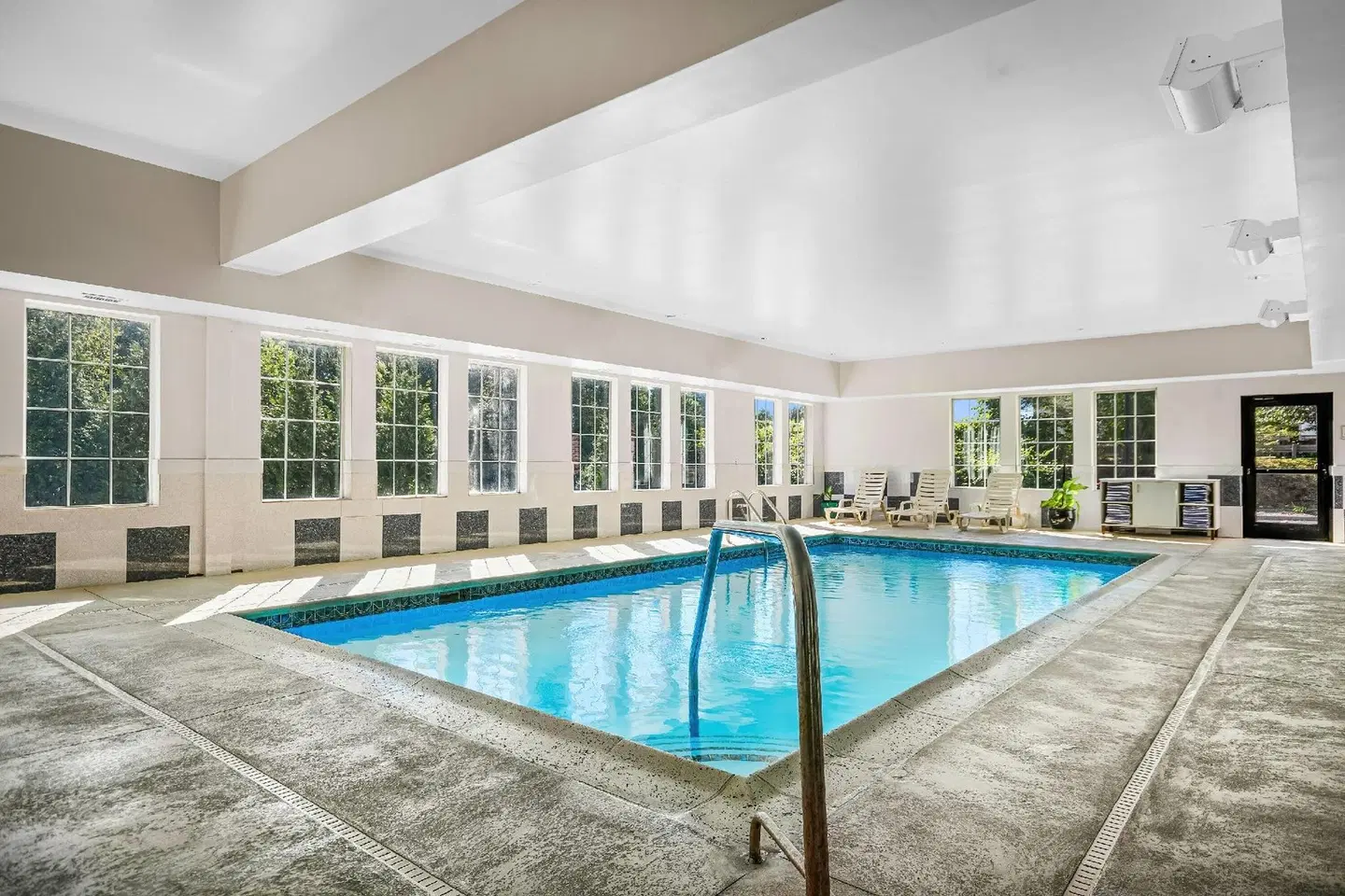 La Quinta Inn & Suites by Wyndham Stonington-Mystic Area Hallenbad