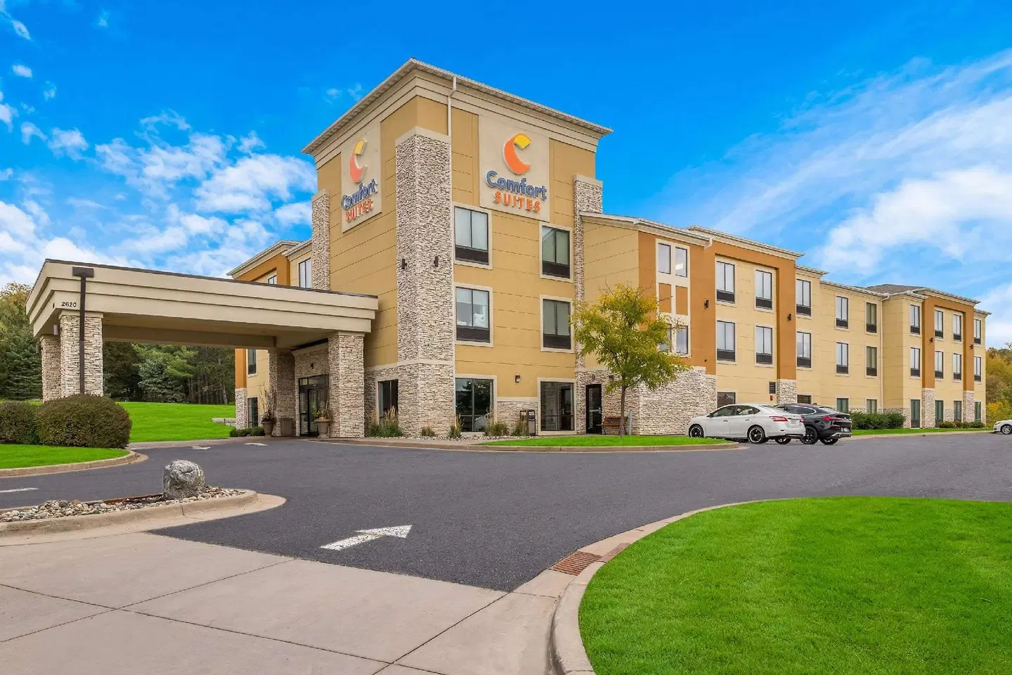 Comfort Suites Hudson EXTERIOR