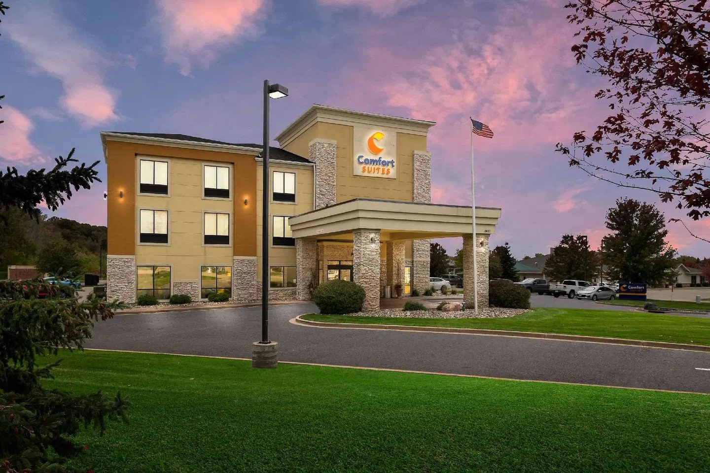 Comfort Suites Hudson EXTERIOR