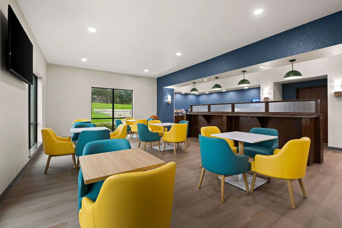 Comfort Suites Hudson LOUNGE_LOBBY
