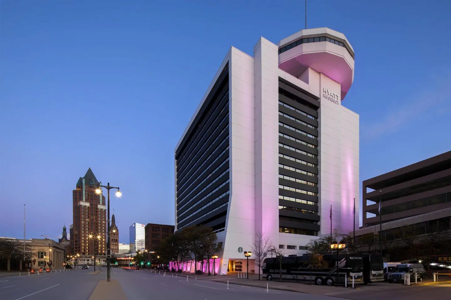 Hyatt Regency Milwaukee EXTERIOR