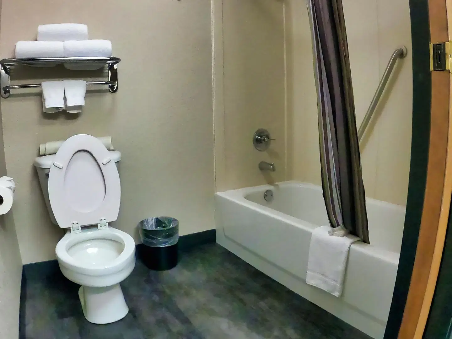 La Quinta Inn & Suites by Wyndham Springfield South Badezimmer