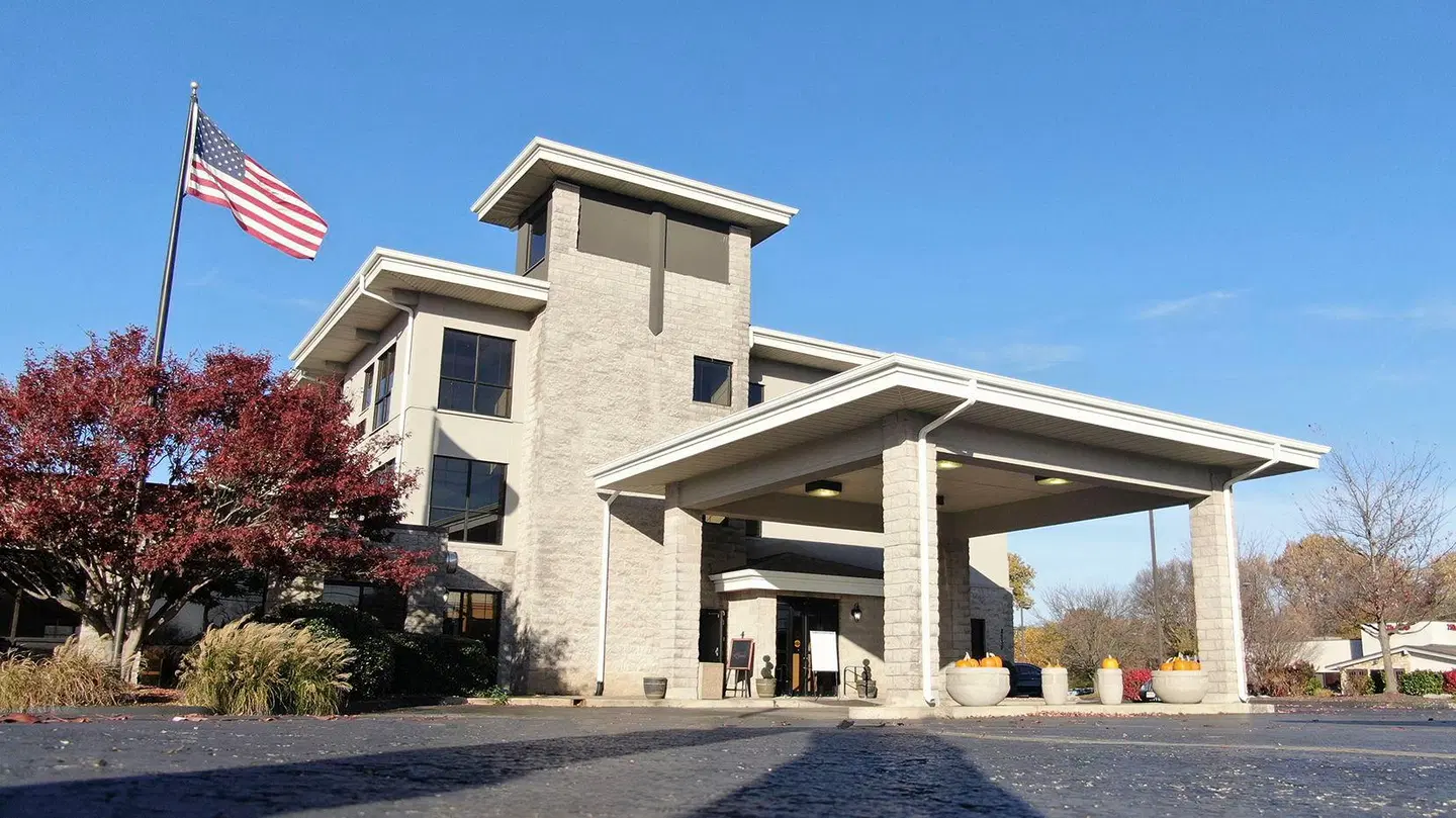 La Quinta Inn & Suites by Wyndham Springfield South EXTERIOR