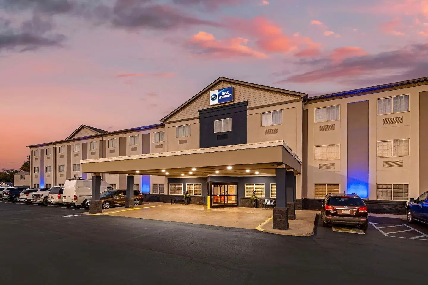 La Quinta Inn & Suites Louisville Airport & Expo EXTERIOR