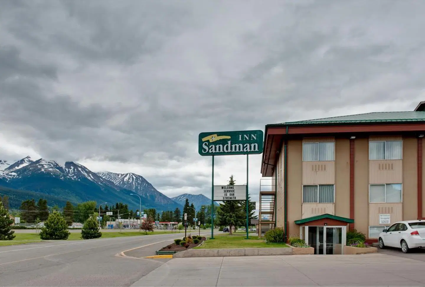 Sandman Inn Smithers EXTERIOR