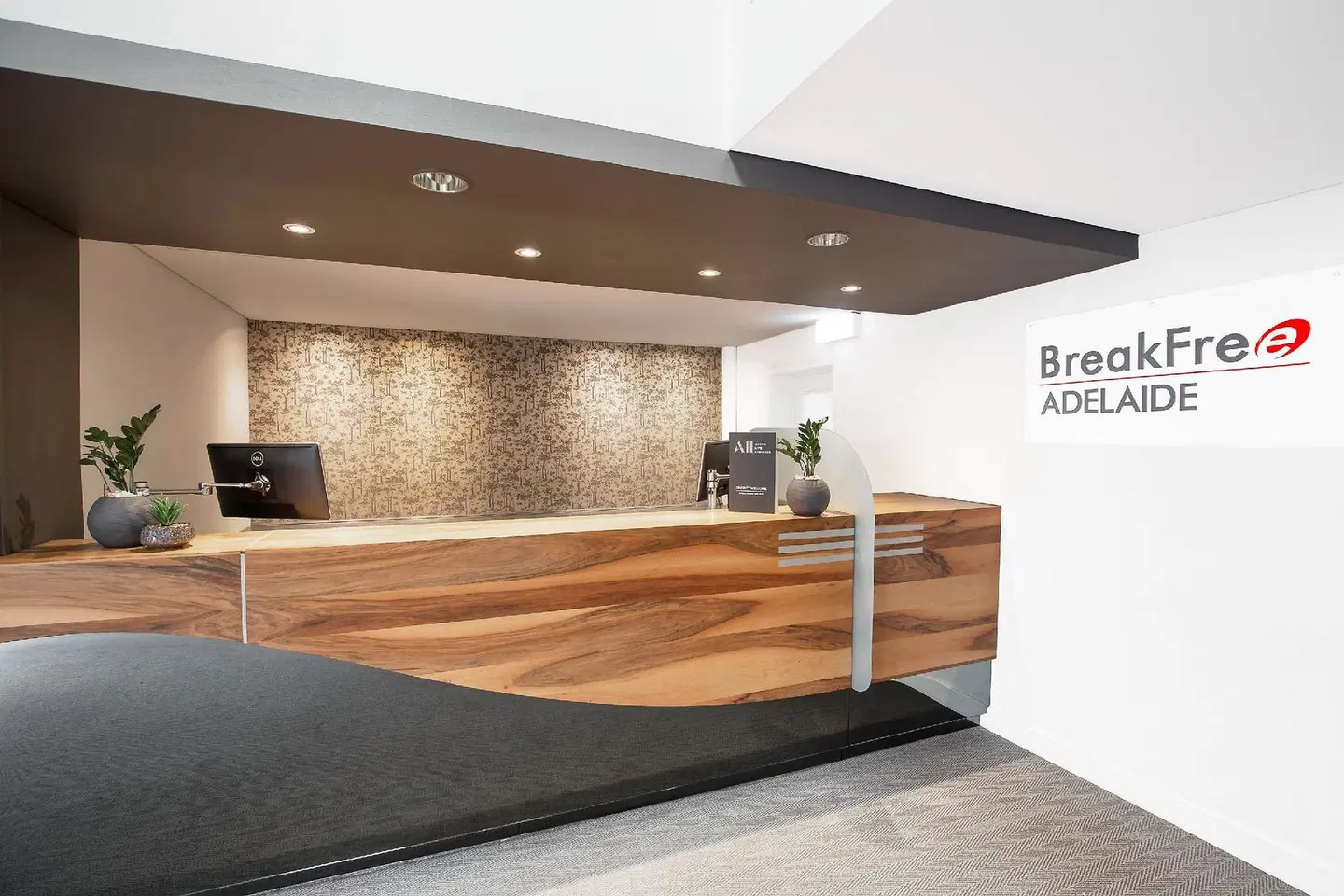 BreakFree Adelaide LOUNGE_LOBBY