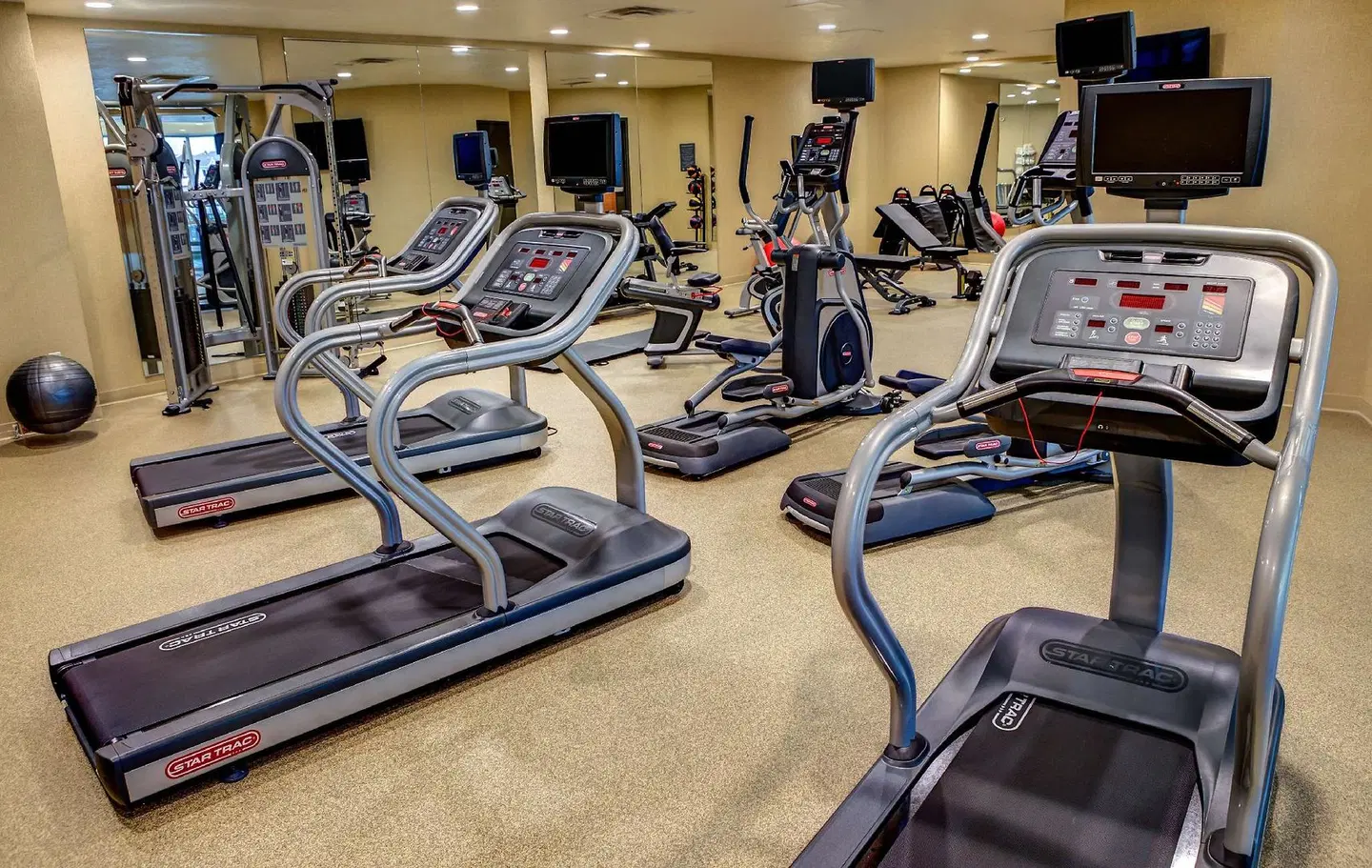 DoubleTree by Hilton West Fargo Sanford Medical Center Area SPORTS_AND_LEISURE