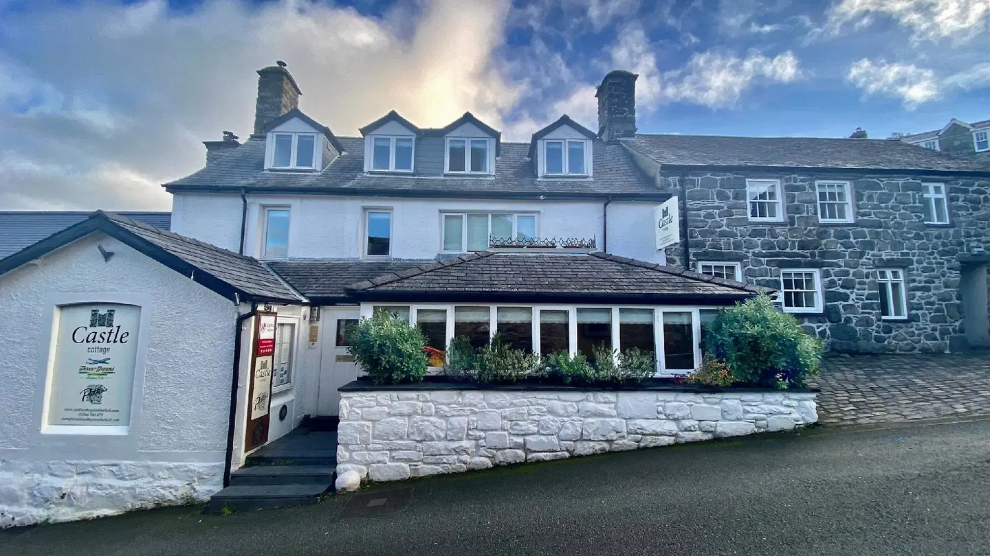 Castle Cottage Inn EXTERIOR