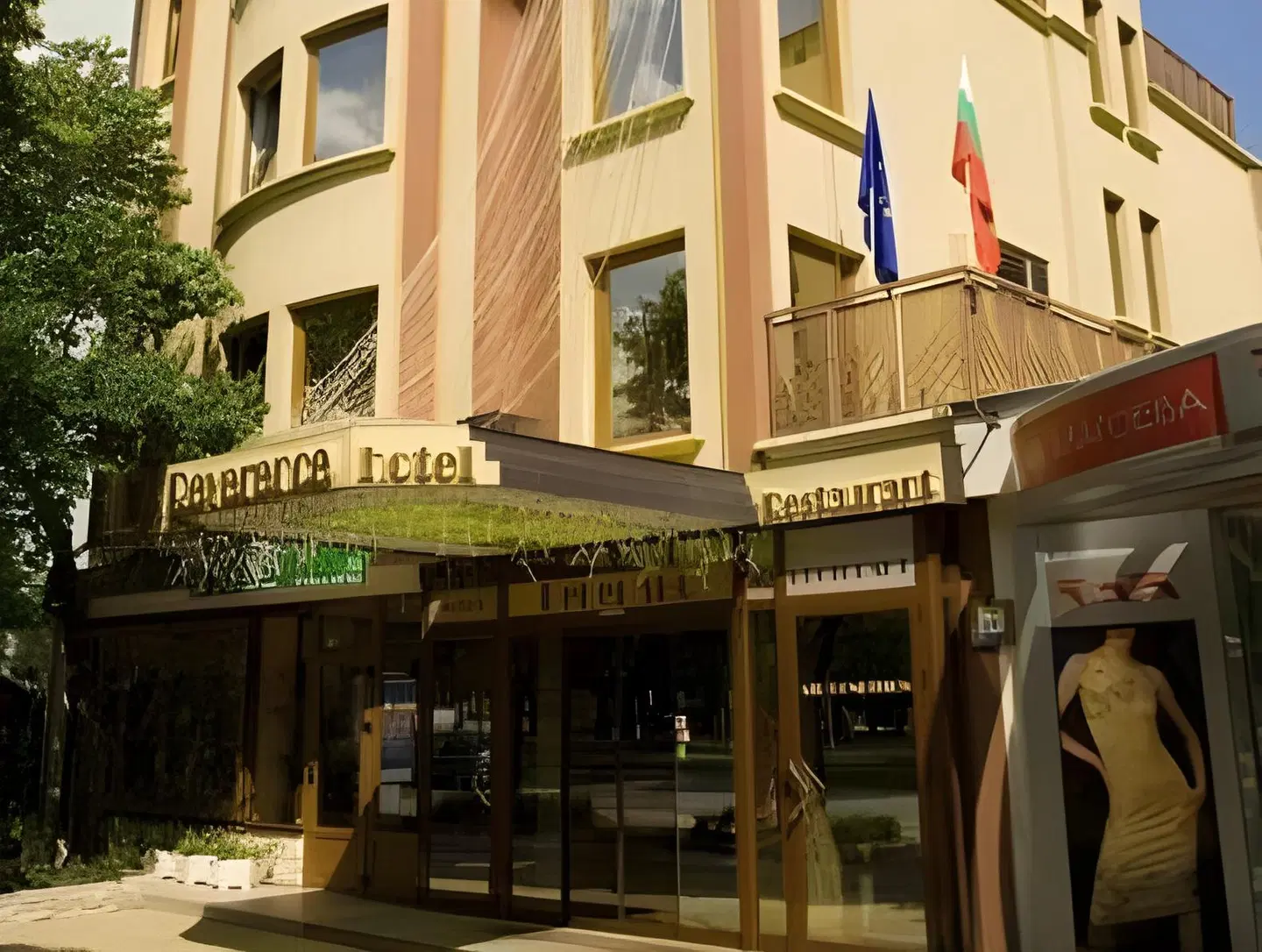 Reverence Hotel EXTERIOR