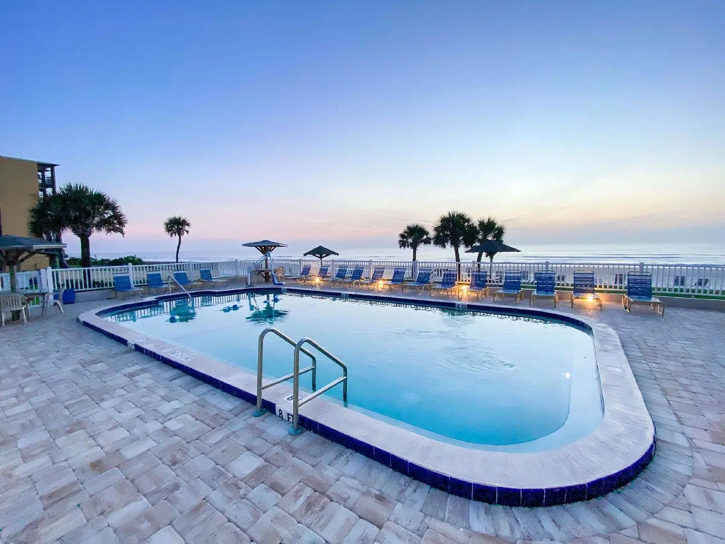 Ocean Court Beachfront Hotel OUTDOOR_POOL